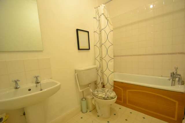  Image of 2 Bedroom Flat to rent at Argyle Road  London, W13 0LW