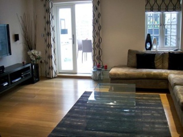  Image of 3 Bedroom Detached to rent at Arundel Drive  Borehamwood, WD6 2NJ