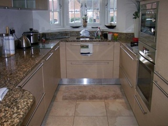 Image of 3 Bedroom Detached to rent at Arundel Drive  Borehamwood, WD6 2NJ