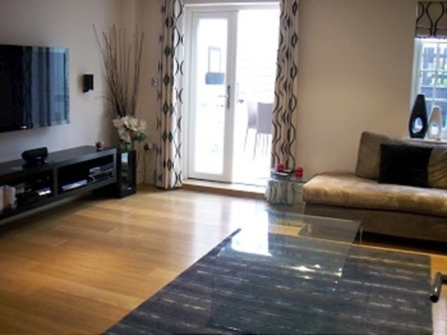  Image of 3 Bedroom Detached to rent at Arundel Drive  Borehamwood, WD6 2NJ