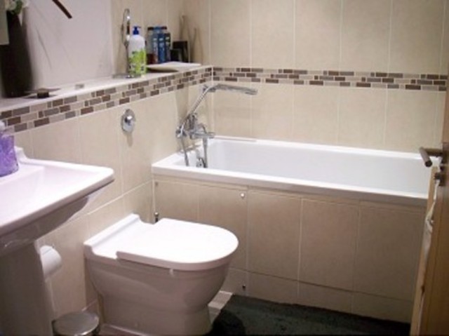  Image of 3 Bedroom Detached to rent at Arundel Drive  Borehamwood, WD6 2NJ