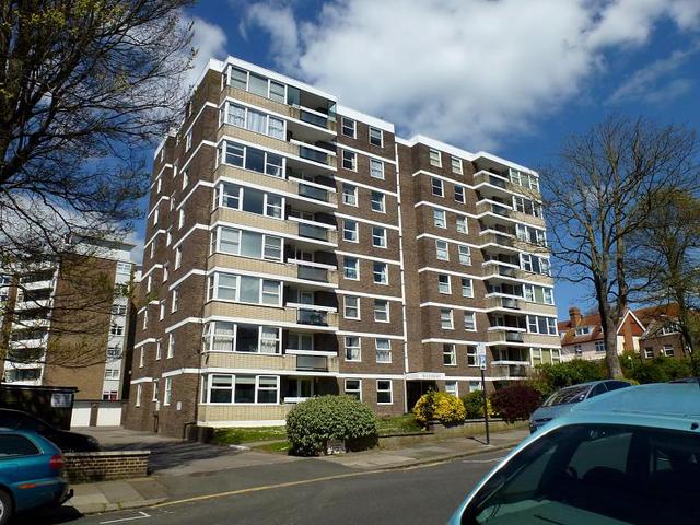  Image of 2 Bedroom Flat to rent at York Avenue  Hove, BN3 1PT