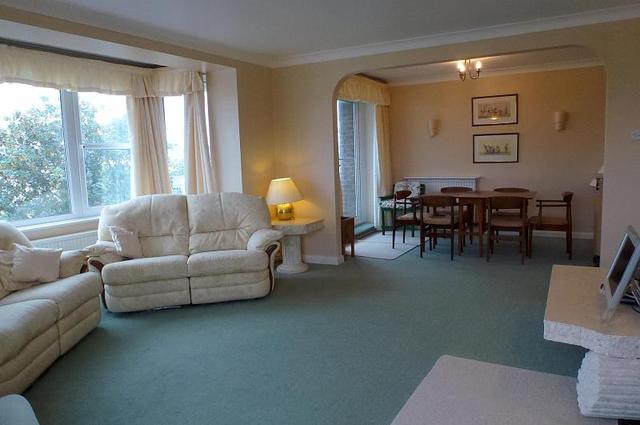  Image of 2 Bedroom Flat to rent at York Avenue  Hove, BN3 1PT