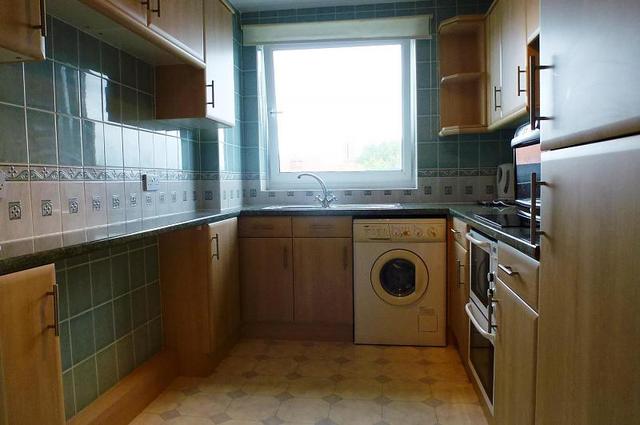  Image of 2 Bedroom Flat to rent at York Avenue  Hove, BN3 1PT
