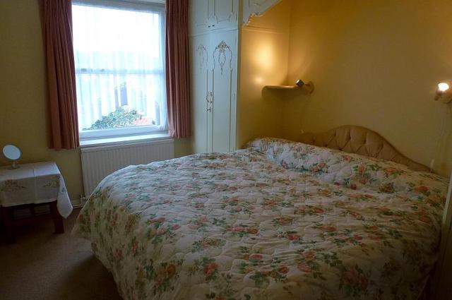  Image of 2 Bedroom Flat to rent at York Avenue  Hove, BN3 1PT