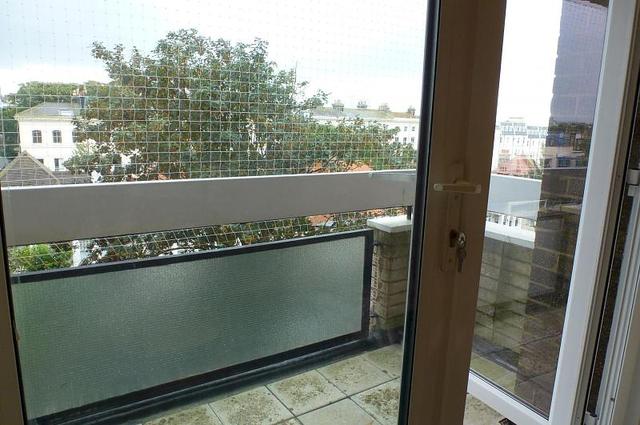  Image of 2 Bedroom Flat to rent at York Avenue  Hove, BN3 1PT