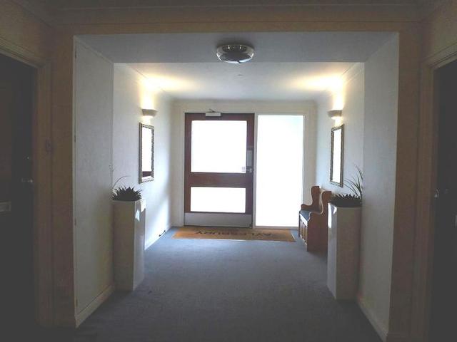  Image of 2 Bedroom Flat to rent at York Avenue  Hove, BN3 1PT