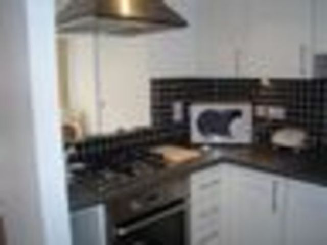  Image of 3 Bedroom Terraced to rent at Beam Avenue  Dagenham, RM10 9BJ