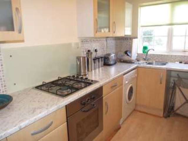  Image of 2 Bedroom Terraced to rent at Wokingham Berkshire Barkham, RG41 3BA