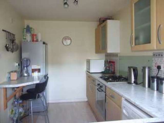  Image of 2 Bedroom Terraced to rent at Wokingham Berkshire Barkham, RG41 3BA