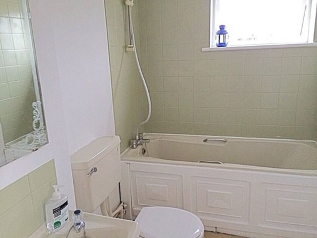  Image of Flat to rent at BLACKSMITH CLOSE  CHADWELL HEATH, RM6 4XE
