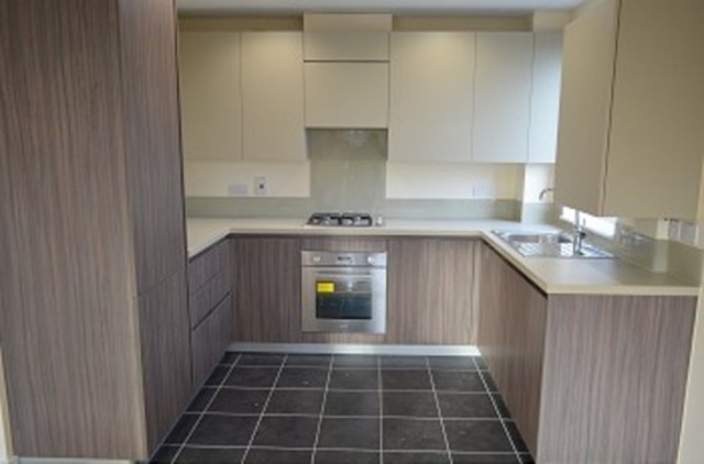  Image of 2 Bedroom Flat to rent at Bowes Road  Arnos Grove, N11 1BA