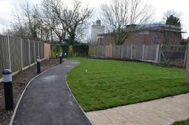  Image of 2 Bedroom Flat to rent at Bowes Road  Arnos Grove, N11 1BA