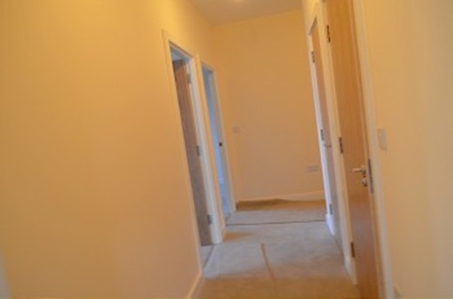  Image of 1 Bedroom Flat to rent at Bowes Road  Arnos Grove, N11 1BA