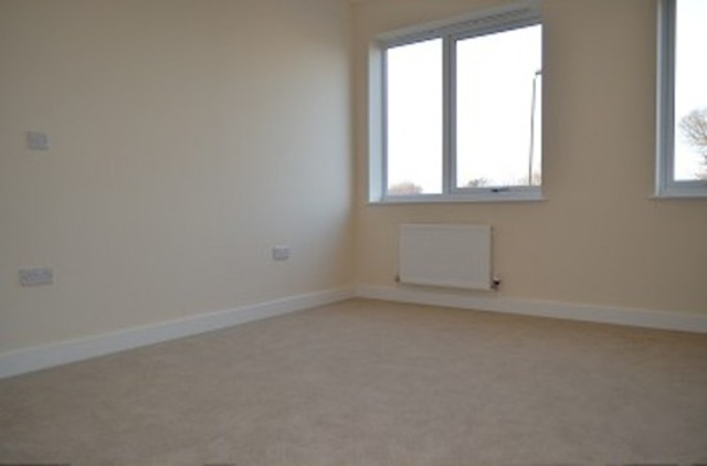  Image of 1 Bedroom Flat to rent at Bowes Road  Arnos Grove, N11 1BA
