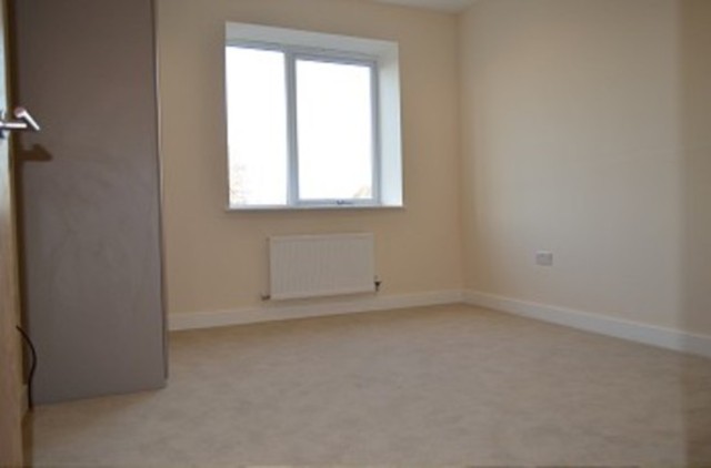  Image of 1 Bedroom Flat to rent at Bowes Road  Arnos Grove, N11 1BA