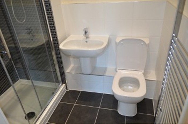  Image of 1 Bedroom Flat to rent at Bowes Road  Arnos Grove, N11 1BA