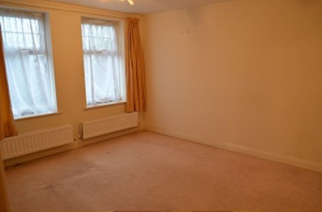  Image of 2 Bedroom Flat to rent at Buttery Mews  Southgate, N14 7DF