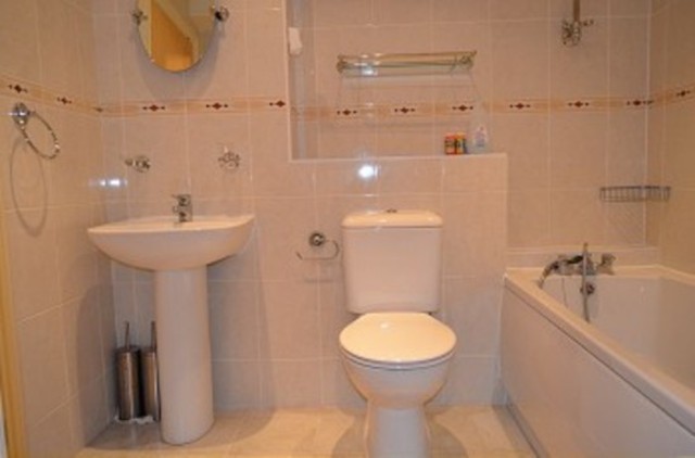  Image of 2 Bedroom Flat to rent at Buttery Mews  Southgate, N14 7DF
