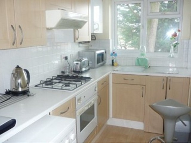  Image of 1 Bedroom Flat to rent at Bycullah Road  Enfield, EN2 8EU