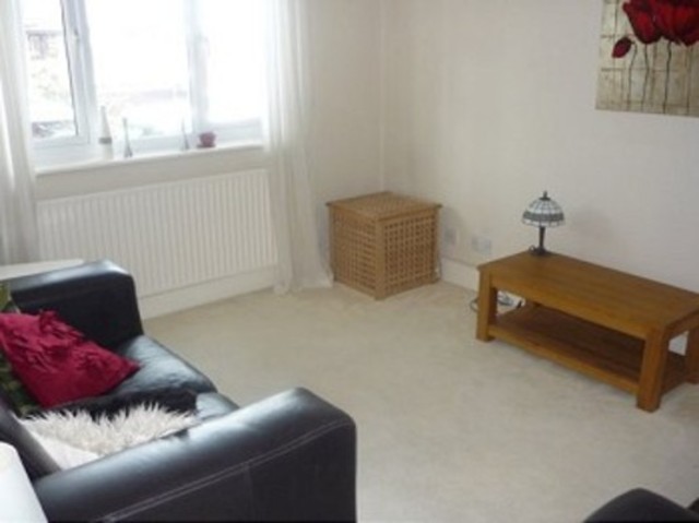  Image of 1 Bedroom Flat to rent at Bycullah Road  Enfield, EN2 8EU