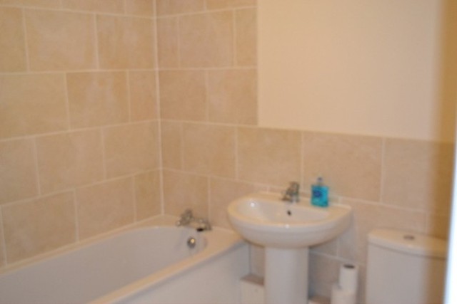  Image of 2 Bedroom Flat to rent at Capstan Close  Romford, RM6 4PY