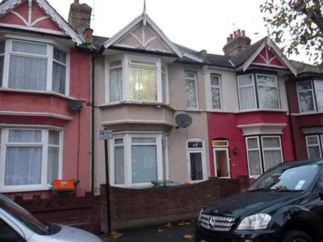  Image of 3 Bedroom Terraced to rent at Caulfield Road  London, E6 2DJ