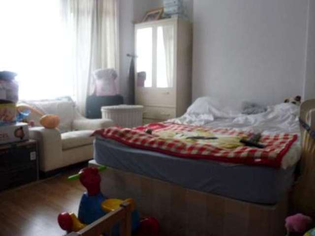  Image of 3 Bedroom Terraced to rent at Caulfield Road  London, E6 2DJ