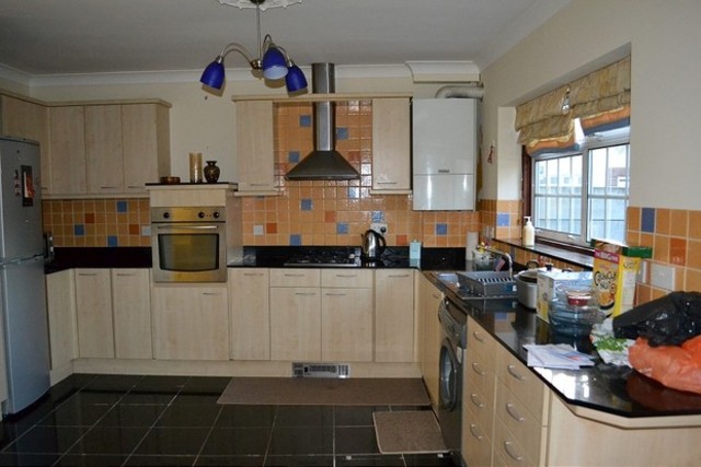  Image of 4 Bedroom End of Terrace to rent at Chadwell Heath Lane  Chadwell Heath, RM6 4NP