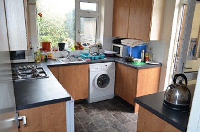  Image of Flat to rent at Chase Road  Southgate, N14 4LH