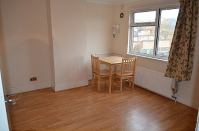  Image of Flat to rent at Chase Road  Southgate, N14 4LH
