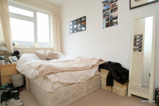  Image of 3 Bedroom Maisonette to rent at Cheswick Walk  London, E3 2AQ