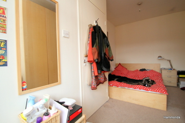  Image of 3 Bedroom Maisonette to rent at Cheswick Walk  London, E3 2AQ