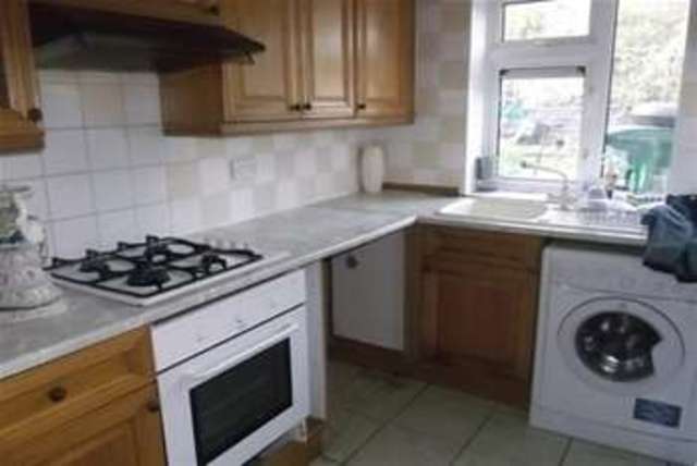  Image of 2 Bedroom Maisonette to rent at Clayhall, IG5 0XE