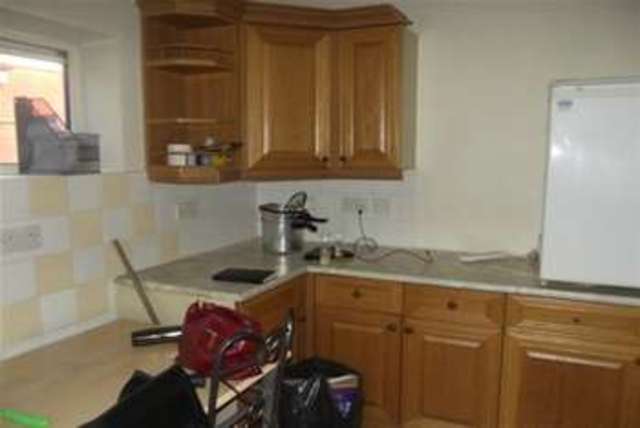  Image of 2 Bedroom Maisonette to rent at Clayhall, IG5 0XE