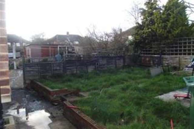 Image of 2 Bedroom Maisonette to rent at Clayhall, IG5 0XE
