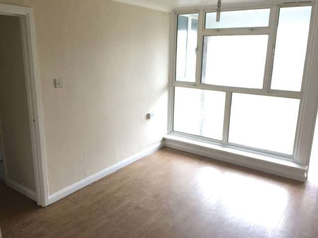  Image of 1 Bedroom Flat to rent at Convent Way  Southall, UB2 5UD