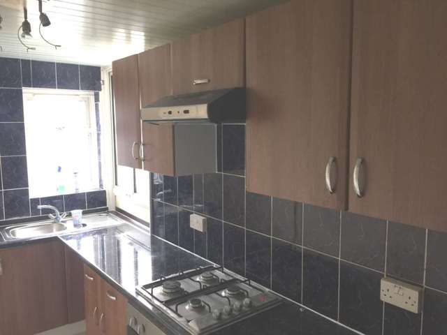  Image of 1 Bedroom Flat to rent at Convent Way  Southall, UB2 5UD