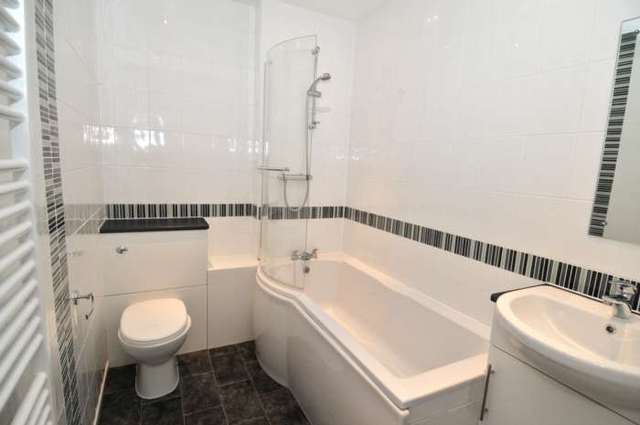  Image of 2 Bedroom Apartment to rent at Highfield House Town Mead West Green Crawley, RH11 7EH