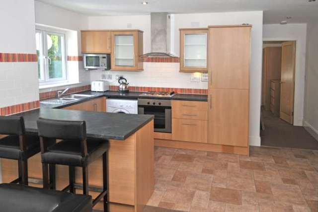  Image of 2 Bedroom Apartment to rent at Highfield House Town Mead West Green Crawley, RH11 7EH