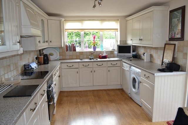  Image of 3 Bedroom End of Terrace for sale at Crombie Close  Redbridge, IG4 5HF