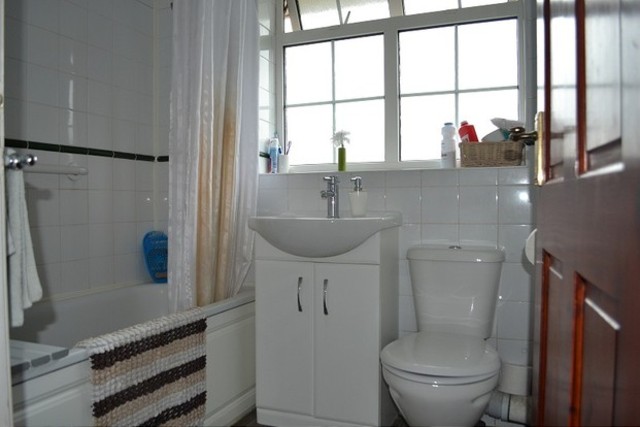  Image of 3 Bedroom End of Terrace for sale at Crombie Close  Redbridge, IG4 5HF