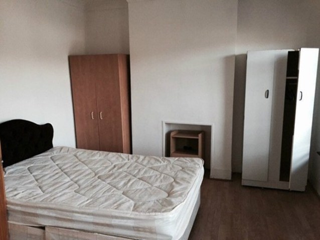  Image of 2 Bedroom Terraced to rent at CROWNFIELD ROAD  LEYTON, E15 2AS