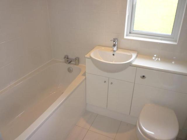  Image of 2 Bedroom Flat to rent at Cowdenbeath Fife Fife, KY4 8BP