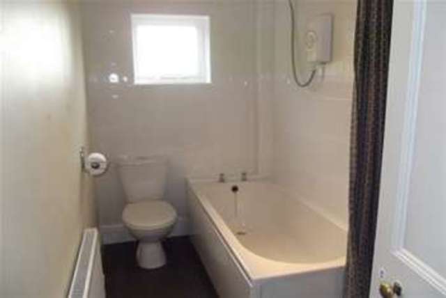  Image of 3 Bedroom Terraced to rent at Redditch, B98 8EZ