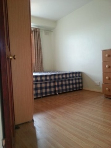  Image of 2 Bedroom Ground Flat to rent at EASTERN AVENUE NEWBURY PARK ILFORD, IG2 7SE
