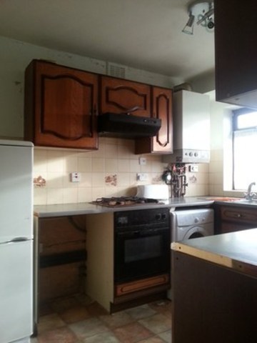  Image of 2 Bedroom Ground Flat to rent at EASTERN AVENUE NEWBURY PARK ILFORD, IG2 7SE