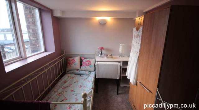  Image of 3 Bedroom Apartment to rent at Empress Street Old Trafford Manchester, M16 9EN