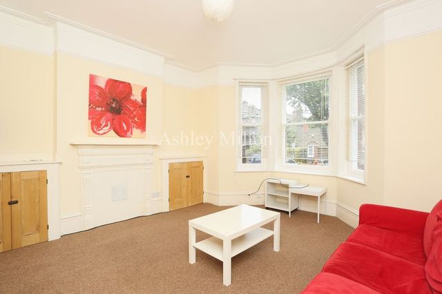  Image of House to rent at Essendine Road Array Maida Vale, W9 2LS