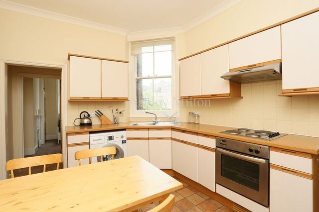  Image of House to rent at Essendine Road Array Maida Vale, W9 2LS